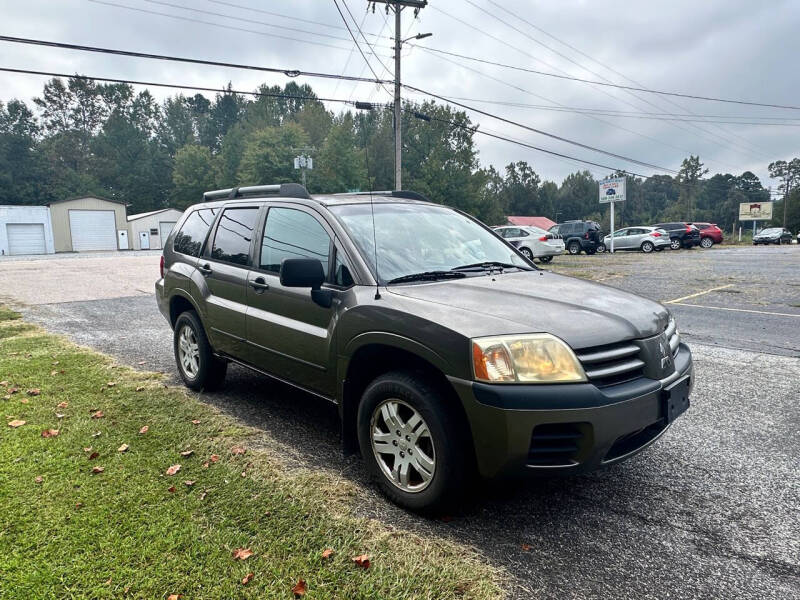 2005 Mitsubishi Endeavor LS photo 2