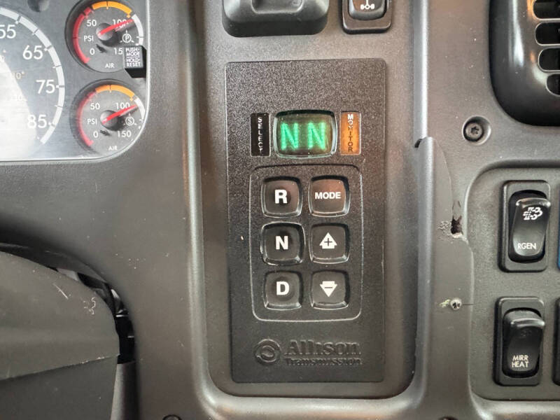 2018 Freightliner M2 106