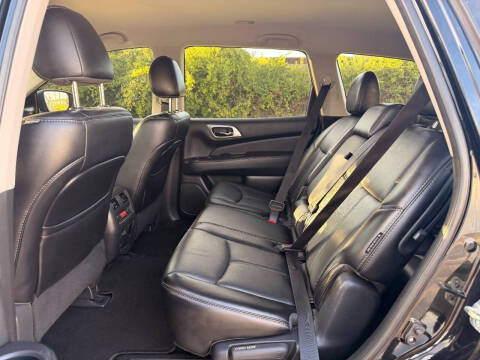 2020 Nissan Pathfinder SL