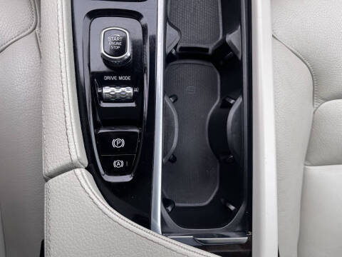 2019 Volvo XC90 T5 Momentum