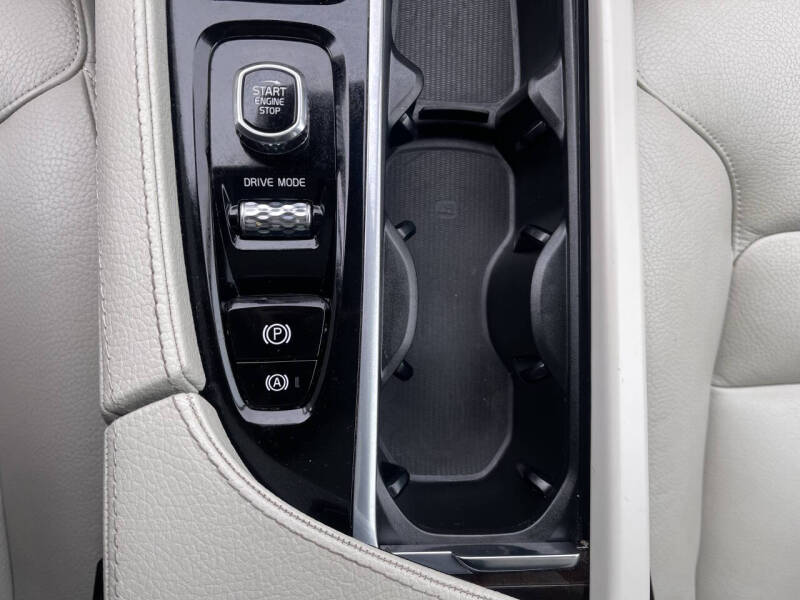 2019 Volvo XC90 T5 Momentum