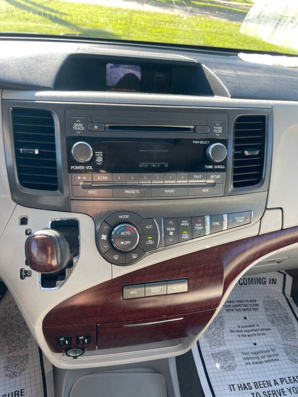 2013 Toyota Sienna XLE 8-Passenger