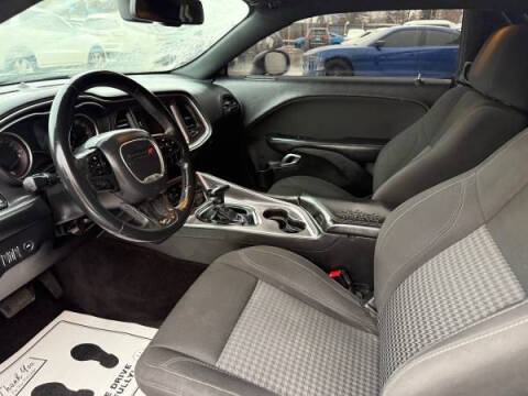 2017 Dodge Challenger SXT Plus