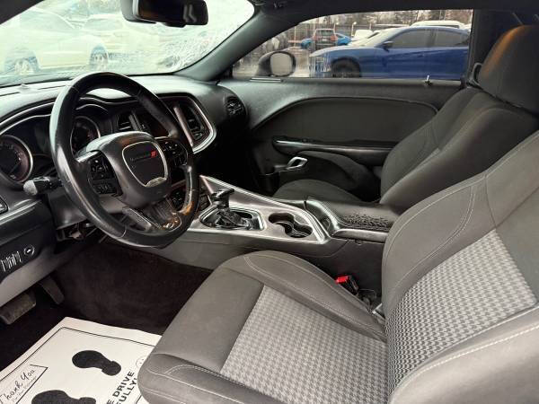 2017 Dodge Challenger SXT Plus