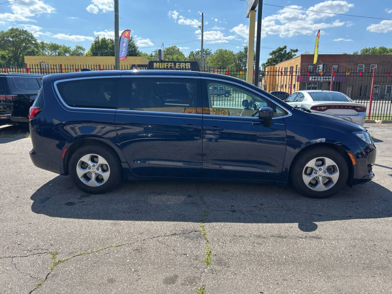 2017 Chrysler Pacifica LX
