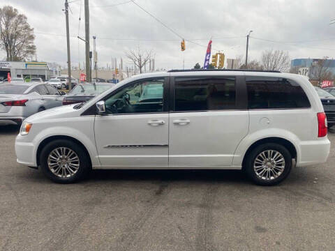 2014 Chrysler Town and Country Touring-L