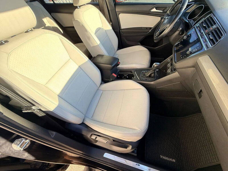 2020 Volkswagen Tiguan SE R-Line Black