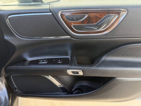 2017 Lincoln Continental Select