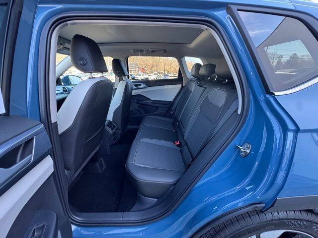 2025 Volkswagen Taos SE 4Motion