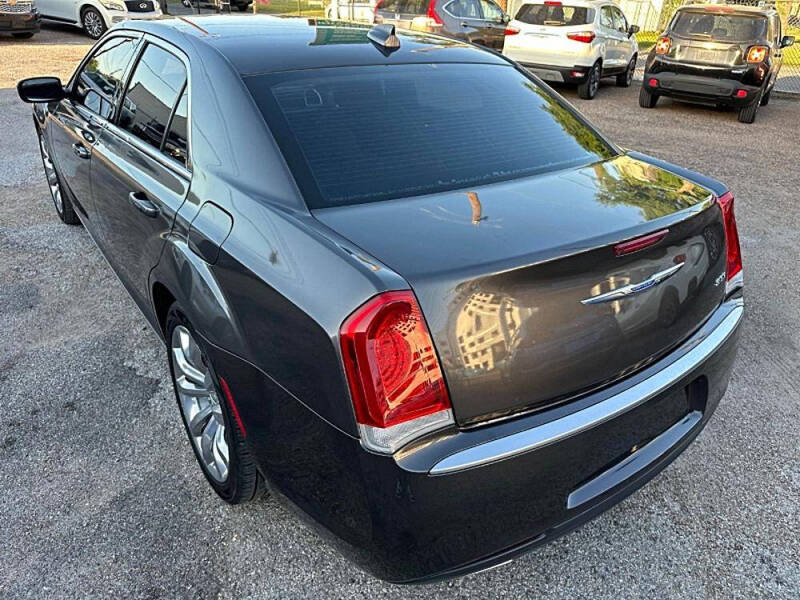 2019 Chrysler 300 Touring