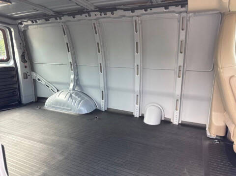 2025 Chevrolet Express 3500