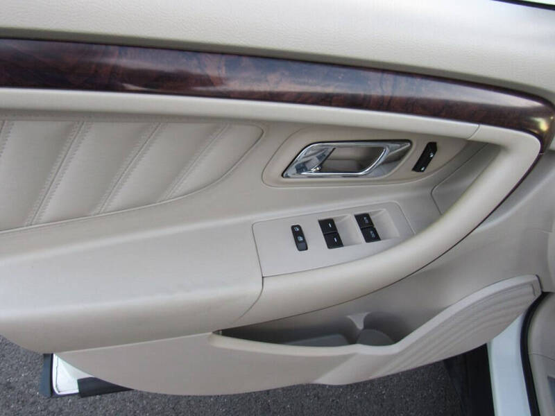 2010 Ford Taurus Limited