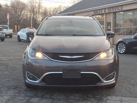 2017 Chrysler Pacifica Touring-L