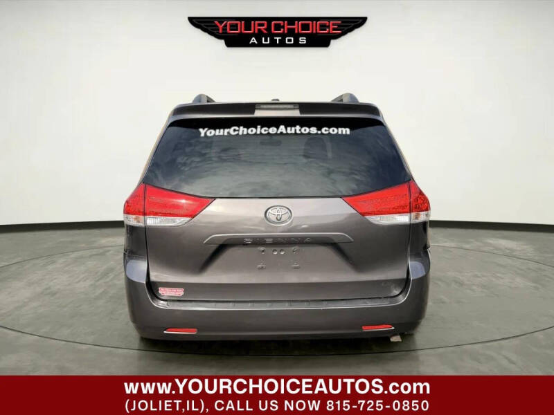 2013 Toyota Sienna LE 8-Passenger