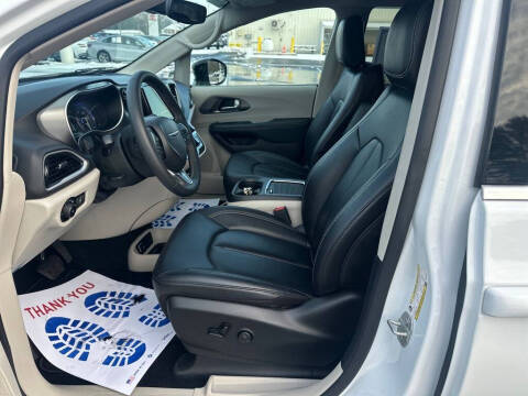 2024 Chrysler Pacifica Touring L