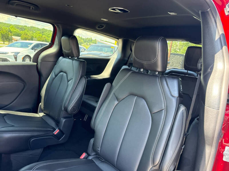 2027 Chrysler Pacifica Select