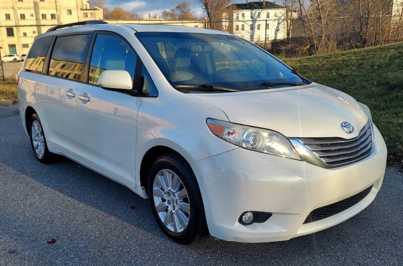 2015 Toyota Sienna XLE Premium 7-Passenger