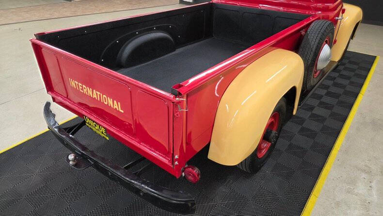 1953 International L-120 Series