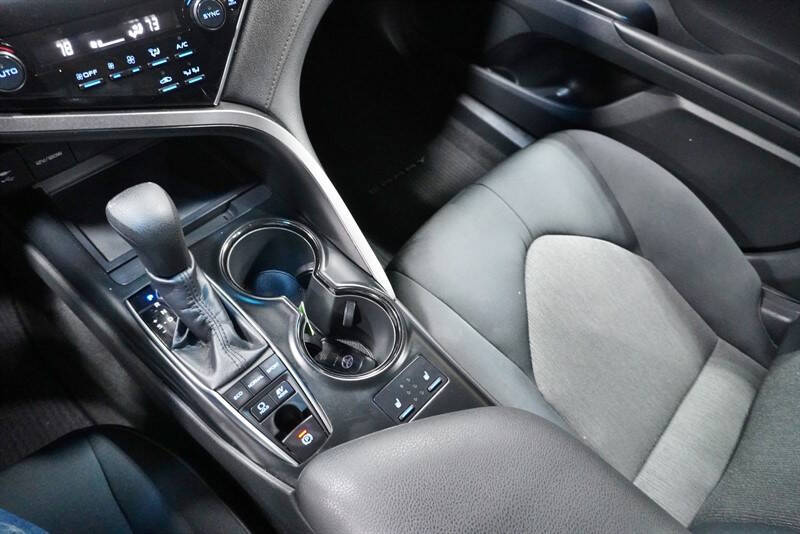 2018 Toyota Camry Hybrid LE