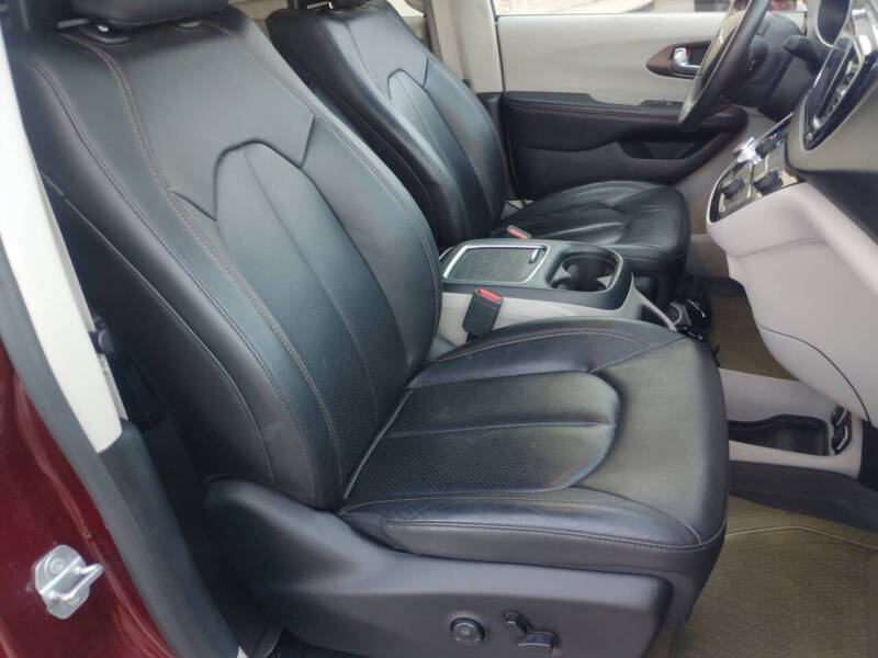 2017 Chrysler Pacifica Touring-L Plus