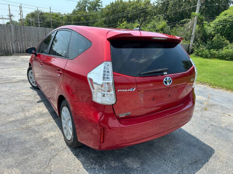 2014 Toyota Prius v Five