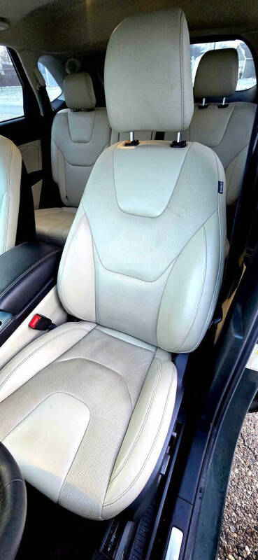 2022 Ford Edge Titanium