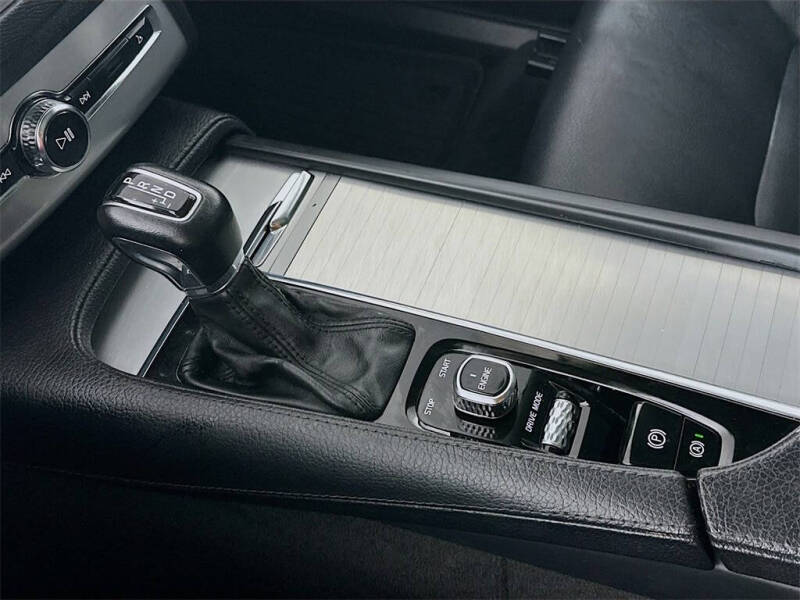 2016 Volvo XC90 T5 Momentum