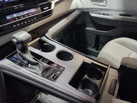2025 Toyota Sienna LE 8-Passenger