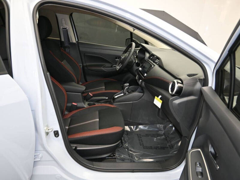 2025 Nissan Versa SR
