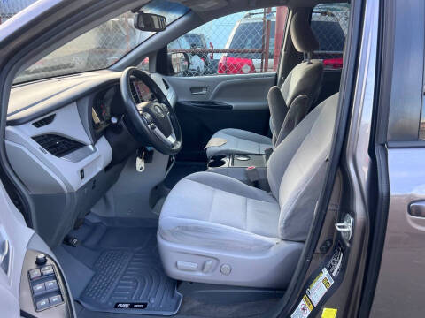 2017 Toyota Sienna LE 8-Passenger