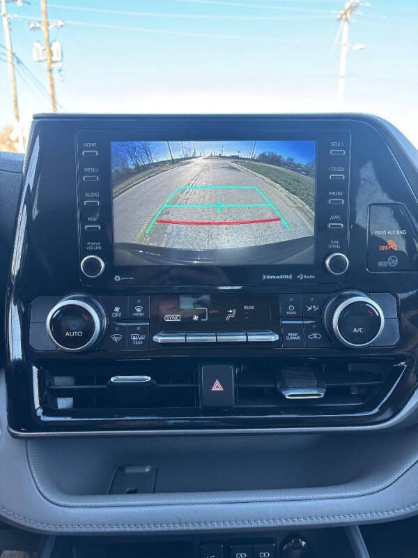 2021 Toyota Highlander LE