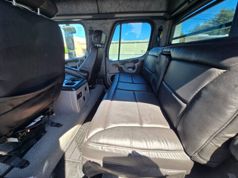 2007 Freightliner M2 106