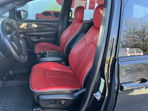 2020 Chrysler Pacifica Limited Red S