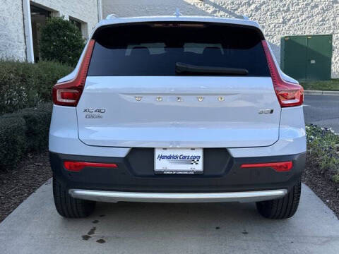 2025 Volvo XC40 B5 Core Bright Theme