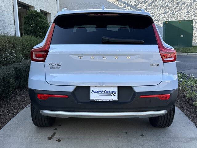 2025 Volvo XC40 B5 Core Bright Theme