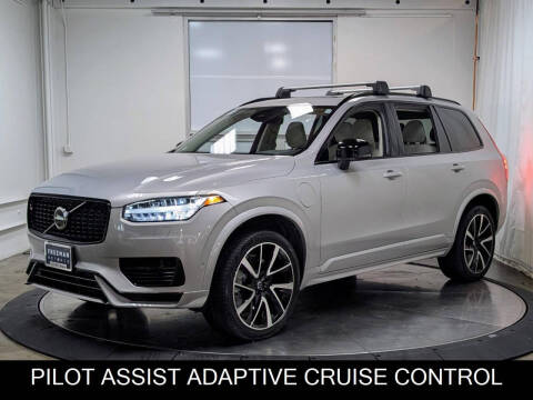 2025 Volvo XC60 B5 Plus Dark Theme