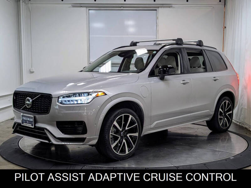 2025 Volvo XC60 B5 Plus Dark Theme