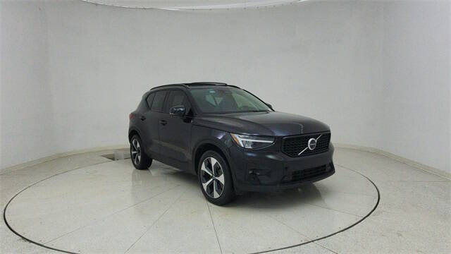 2024 Volvo XC40 B5 Plus Dark Theme