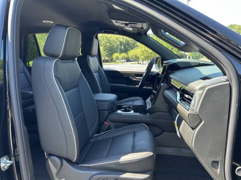 2025 GMC Yukon Elevation