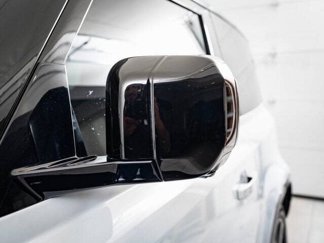 2022 Land Rover Defender 90 V8