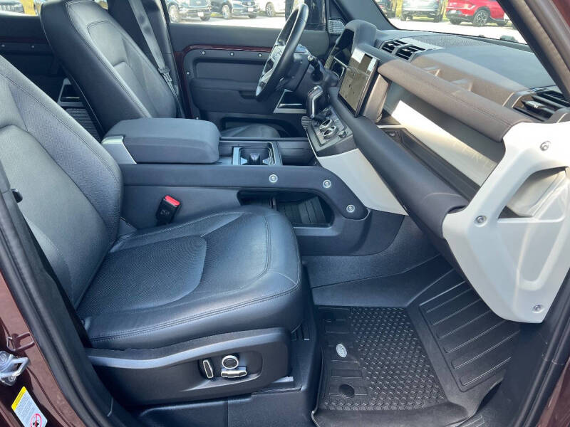 2023 Land Rover Defender 130 SE