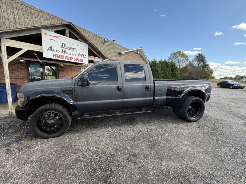 2010 Ford F-350 Super Duty Lariat's photo