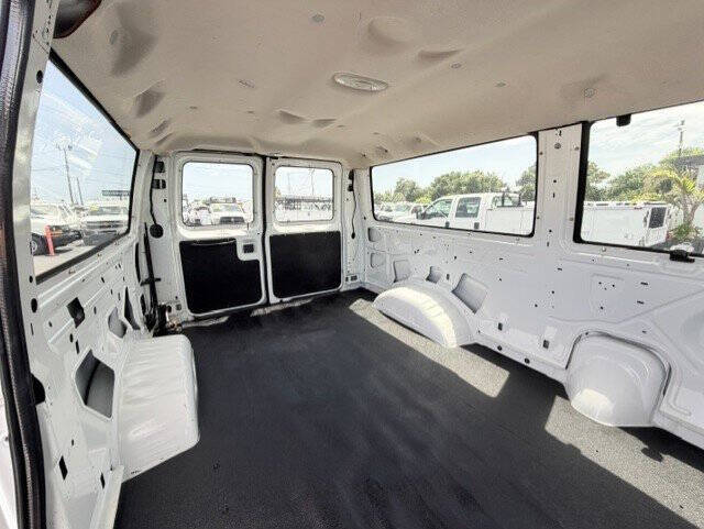 2003 Ford E-Series E-350 SD