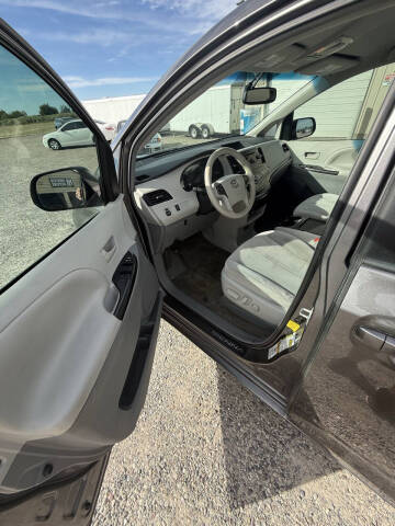 2013 Toyota Sienna LE 7-Passenger Auto Access Seat