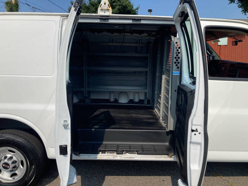 2019 GMC Savana Cargo Work Van photo 18