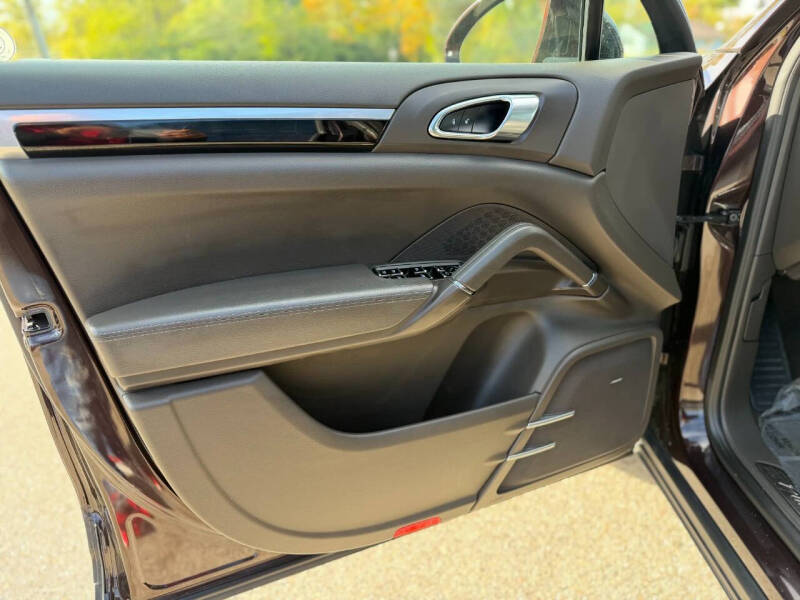 2017 Porsche Cayenne Platinum Edition