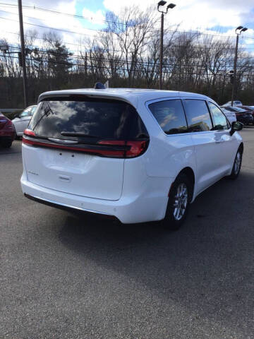 2025 Chrysler Pacifica Select