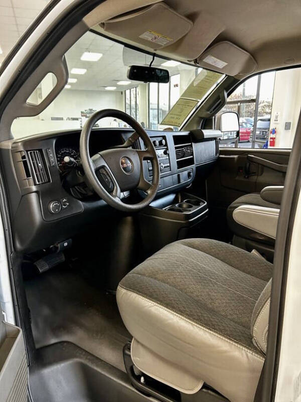 2024 GMC Savana 2500