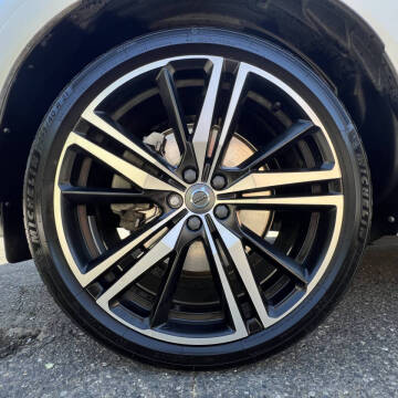 2019 Volvo XC60 T8 eAWD R-Design