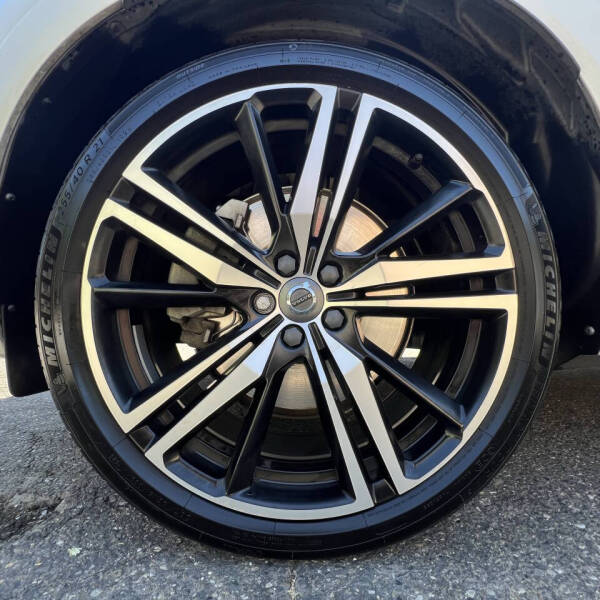 2019 Volvo XC60 T8 eAWD R-Design